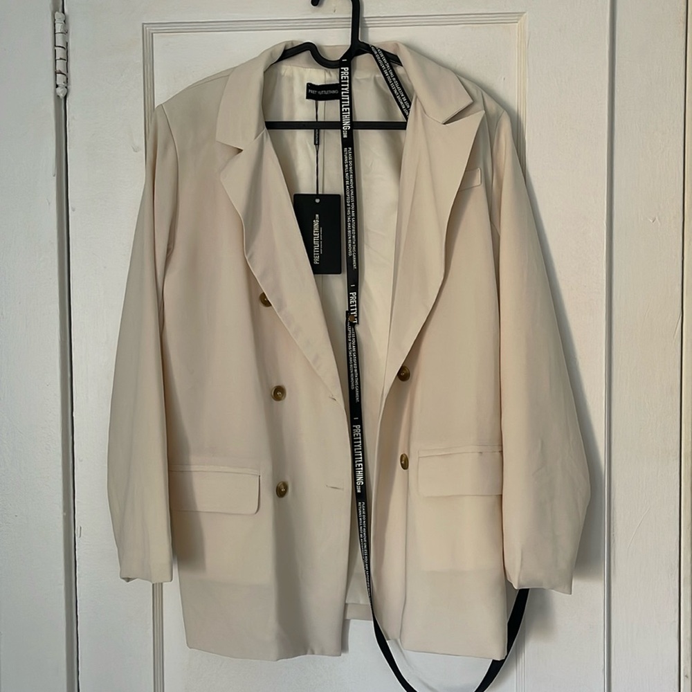 Prettylittlething Cream tailored blazer US4